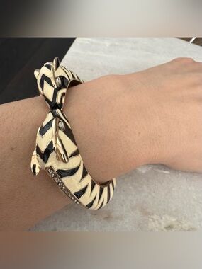 NWOT- Stella & Dot Zebra Hinged Bangle Bracelet Gold Tone Black Enamel